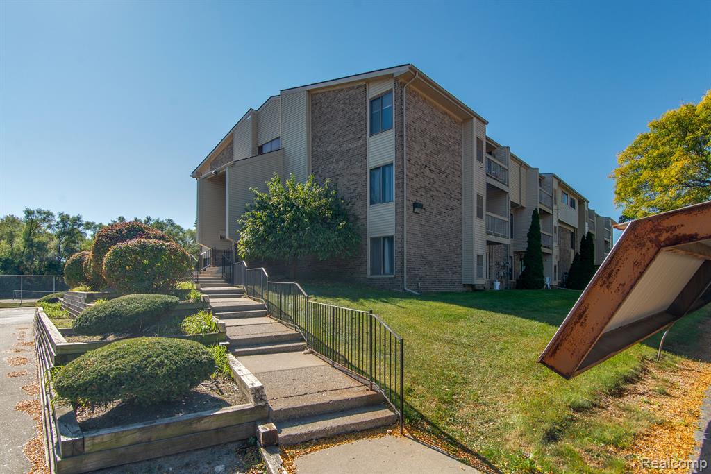 30445 W 14 MILE Road, 52, Farmington Hills, MI 48334 — Photo 3