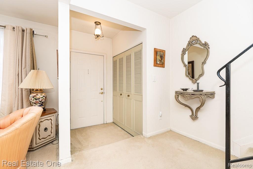 409 Fox Hills Drive N, 95, Bloomfield Hills, MI 48304 — Photo 2