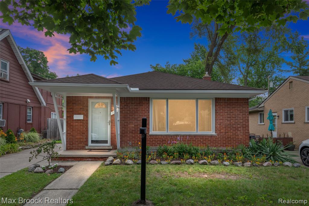 71 Maplefield Road, Pleasant Ridge, MI — Photo 2