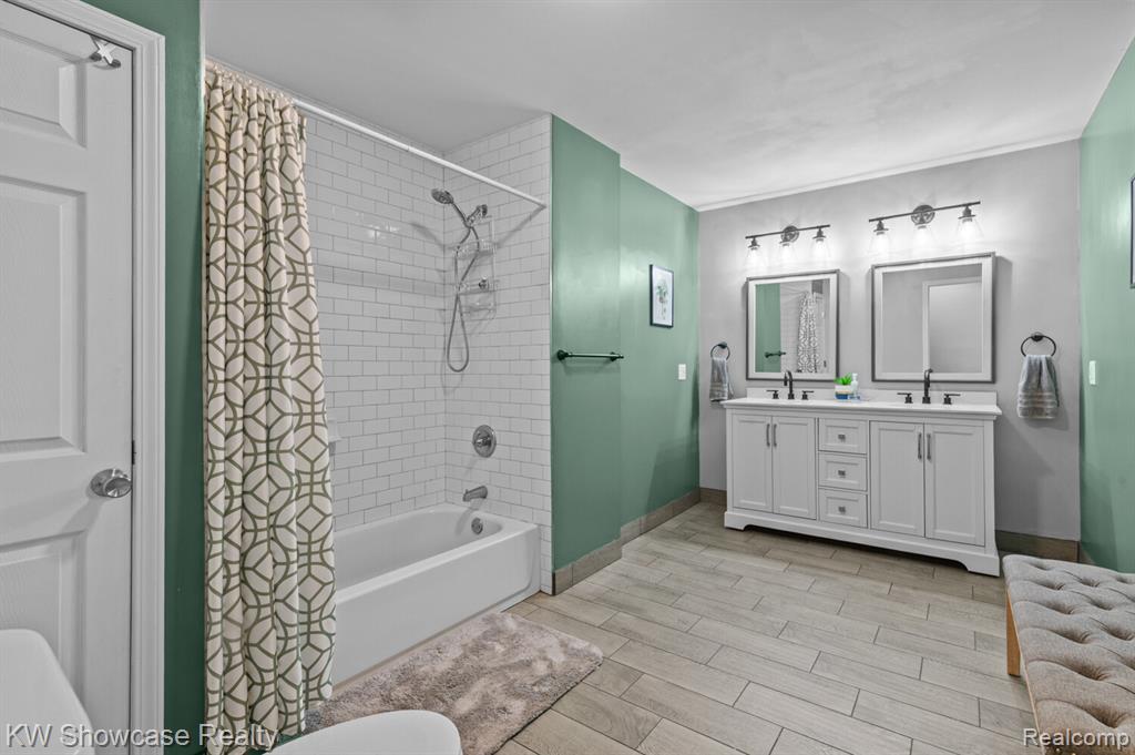 4687 Fairway Court, Waterford, MI 48328 — Photo 24