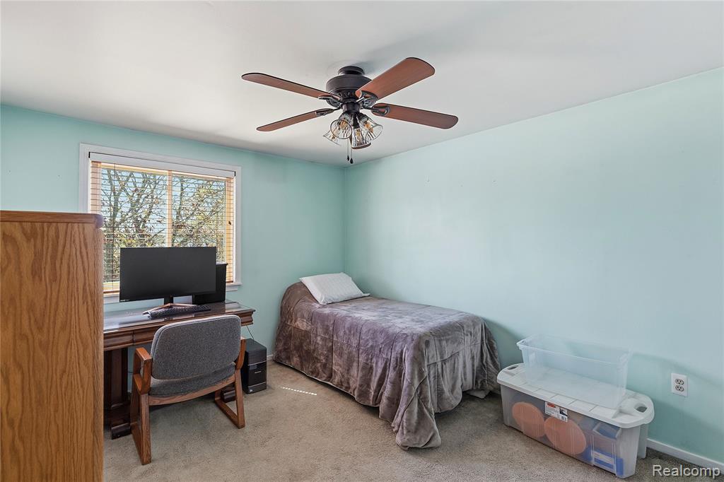 25030 Balsam Drive, Flat Rock, MI 48134 — Photo 16