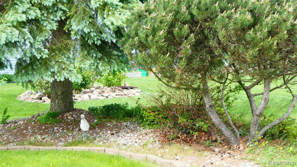 8051 Prestonwood Court, Flushing, MI 48433 — Photo 72