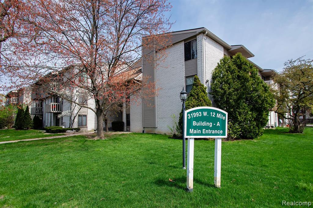 31993 W 12 Mile Road, 109, Farmington, MI 48334 — Photo 3