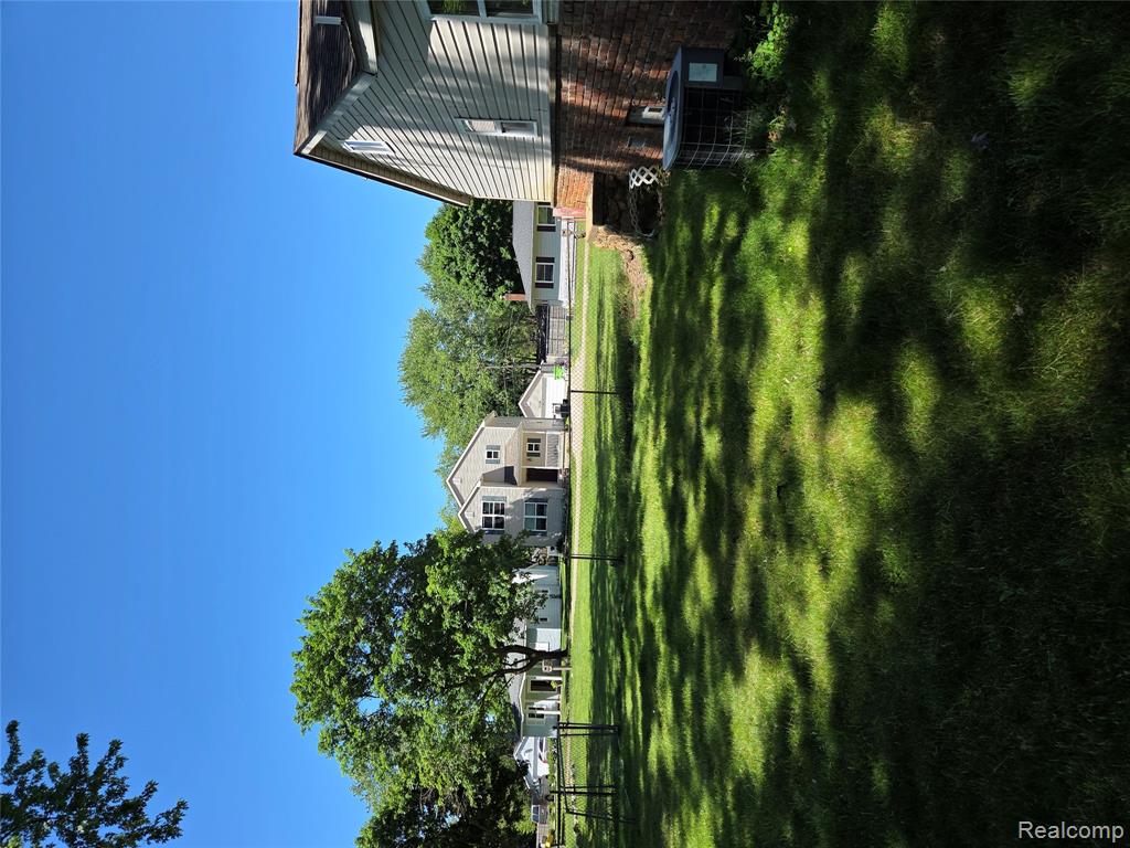 941 Burlingham Street, Oxford, MI 48371 — Photo 3