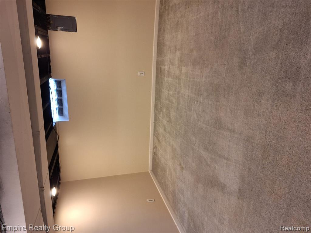 8547 Kinloch Street, Dearborn Heights, MI 48127 — Photo 24