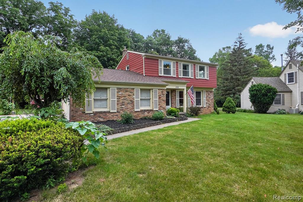 2356 Pineview Court, Flushing, MI 48433 — Photo 2