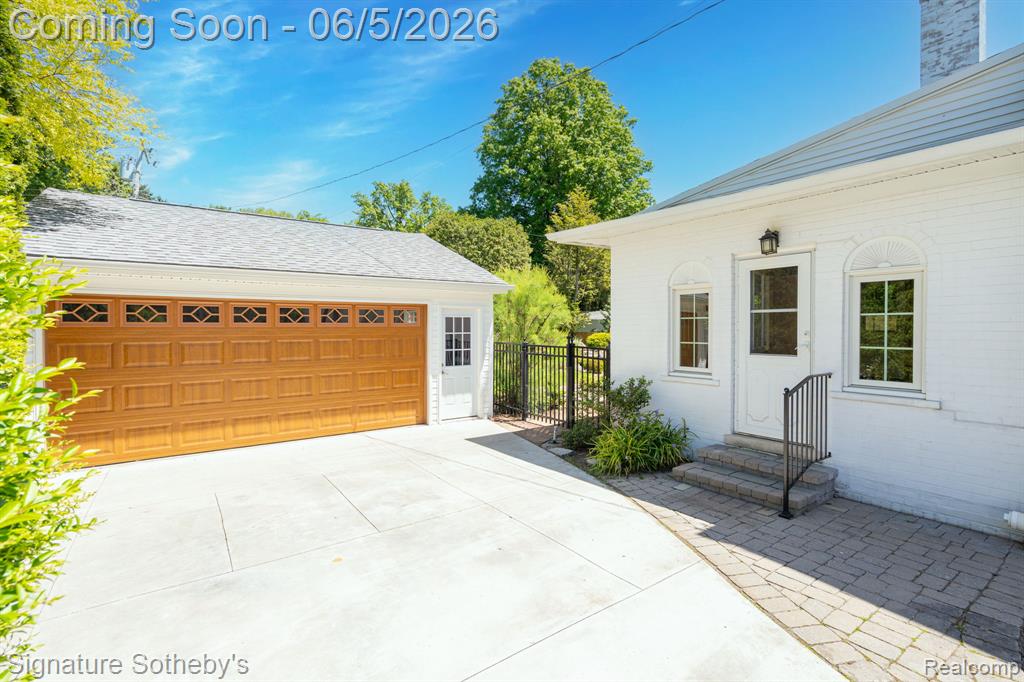 274 Hillcrest Avenue, Grosse Pointe, MI 48236 — Photo 3