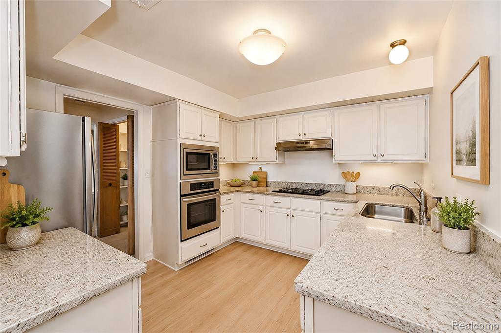 6011 Pebble Lane Court, West Bloomfield, MI — Photo 10