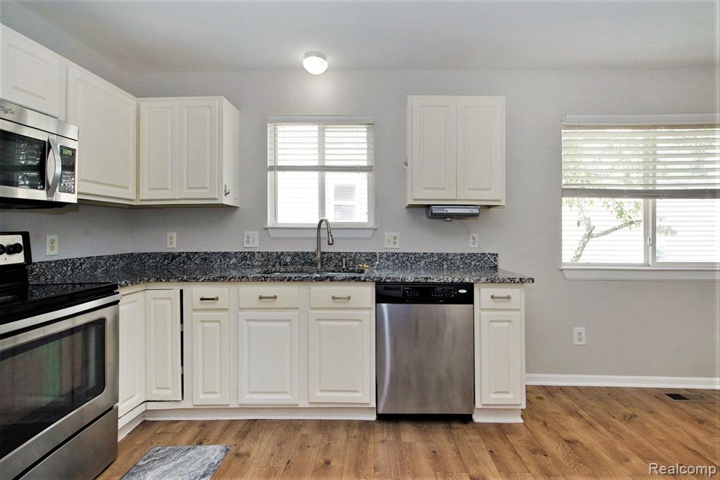 3381 CROMWELL Road, Ann Arbor, MI 48105 — Photo 13