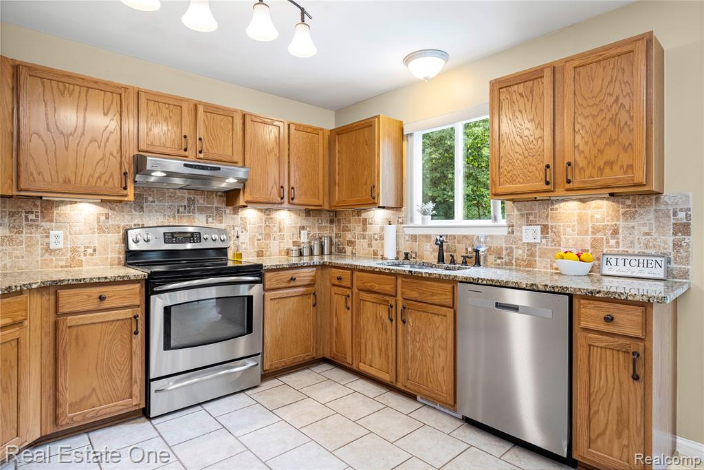 4364 Meadows Avenue, Burton, MI 48439 — Photo 15