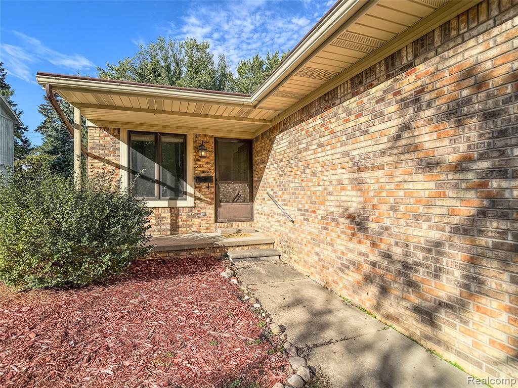 914 North Road, Fenton, MI 48430 — front exterior