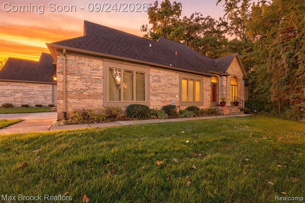 24585 Edgewood Drive, Novi, MI