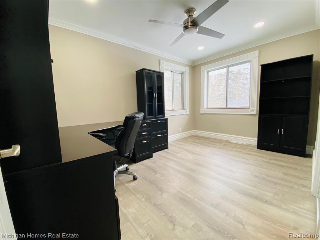 8089 N HOLLY Road, Grand Blanc, MI 48439 — Photo 9