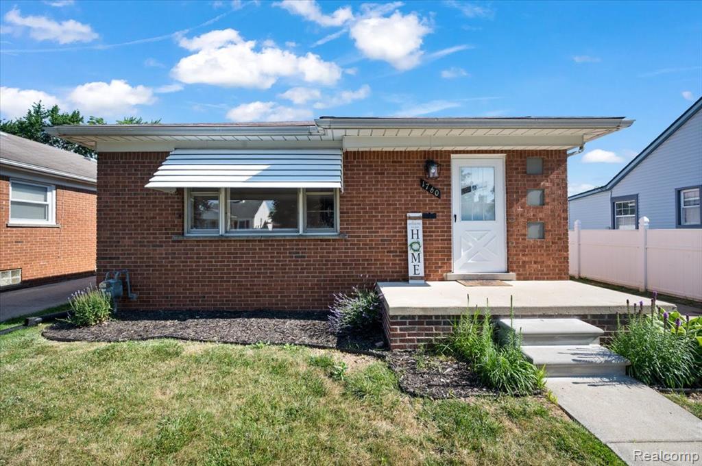 1760 Sycamore Street, Wyandotte, MI 48192