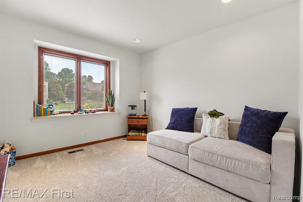 601 Brookwood Lane E, Rochester Hills, MI 48309 — Photo 19