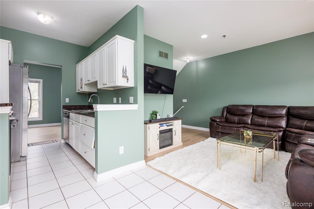 1569 E Lakeview Lane, Canton, MI 48187 — Photo 10