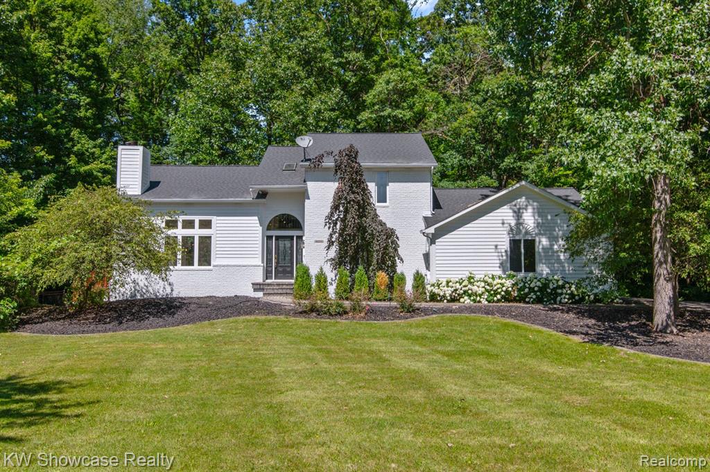 6255 WHISPERING MEADOWS Drive, White Lake, MI 48383 — Photo 10