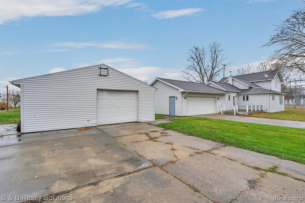 7493 S SAGINAW Street, New Lothrop, MI 48460 — Photo 7