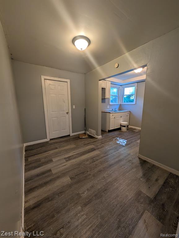 231 W BRENTWOOD Street, Highland Park, MI 48203 — Photo 5