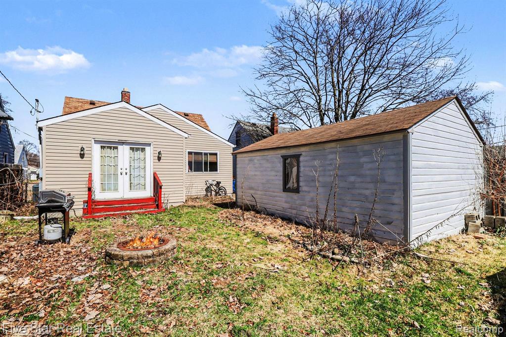 24691 Colgate Street, Dearborn Heights, MI 48125 — Photo 13