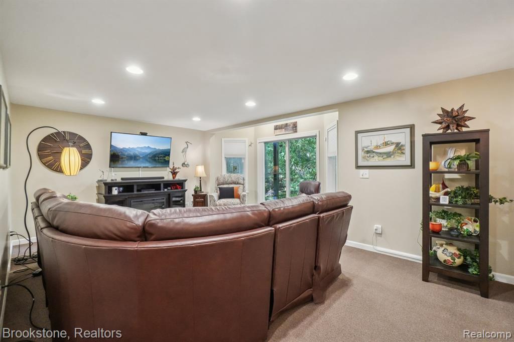 5947 Blackberry Lane, Clarkston, MI 48348 — Photo 40