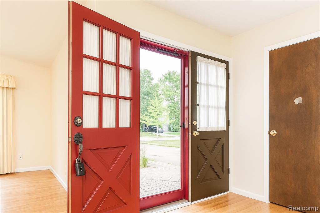4052 Bristol Drive, Troy, MI 48085 — Photo 2