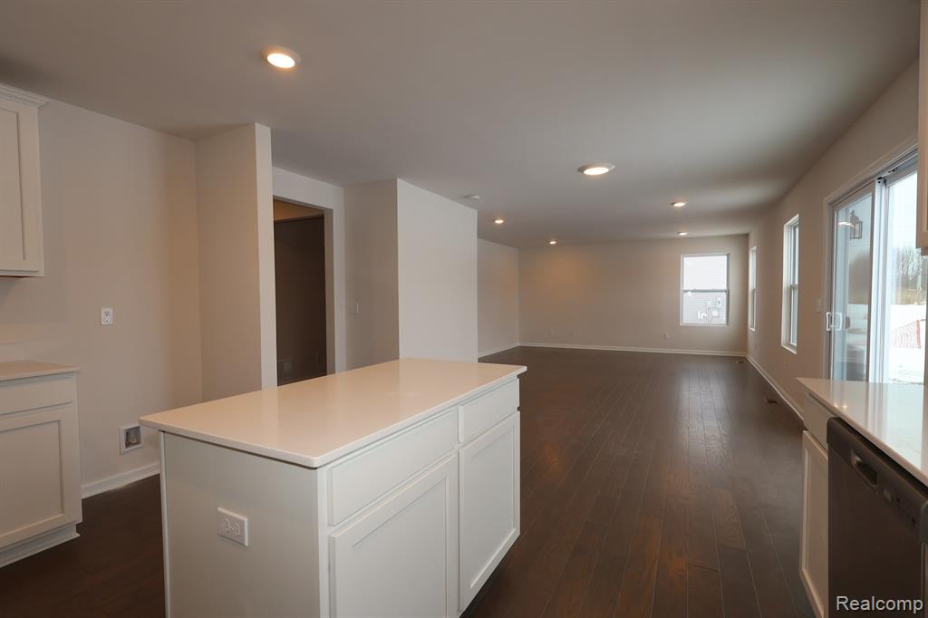 54854 Heron Circle, New Baltimore, MI 48047 — Photo 8