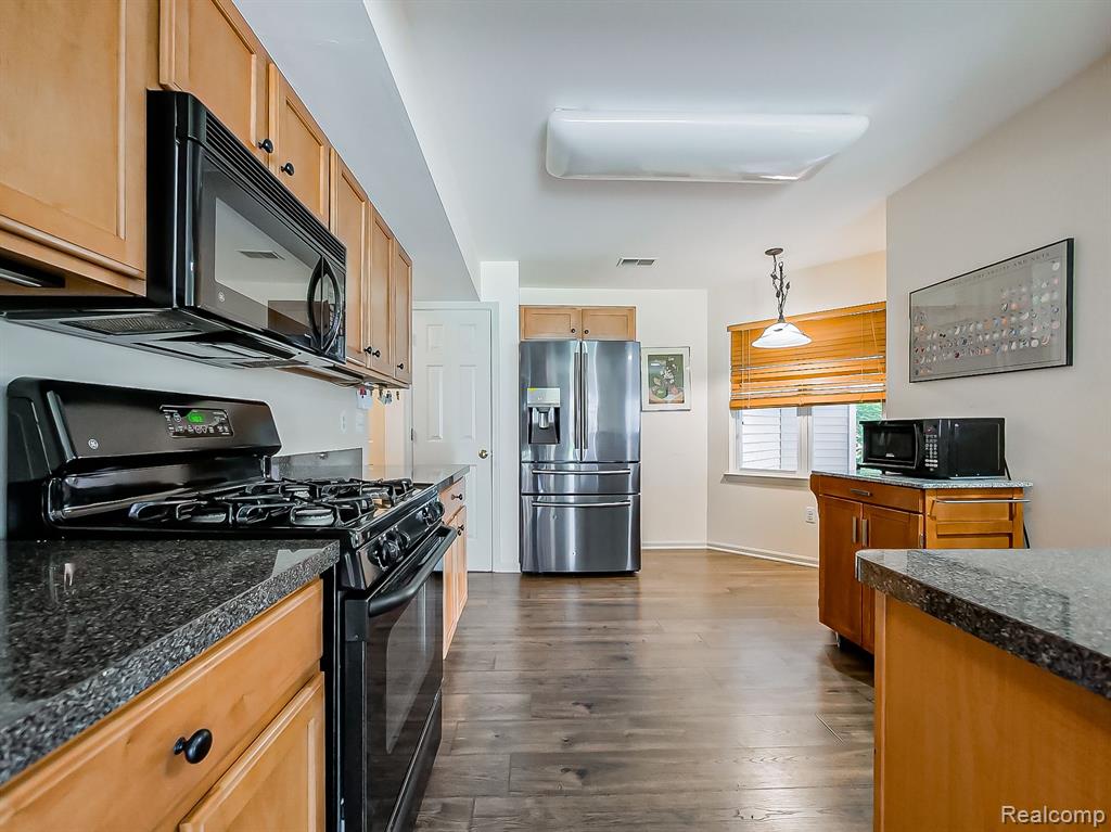 628 RIVERSTONE Lane, Chelsea, MI 48118 — Photo 9