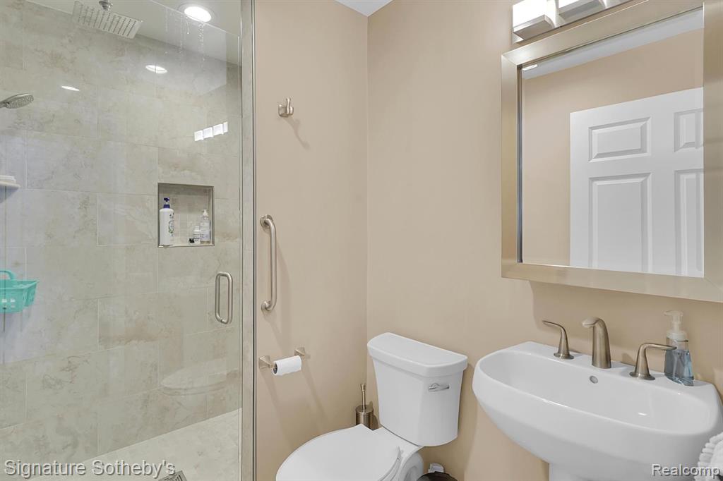 2224 LAKE ANGELUS Shores, Lake Angelus, MI 48326 — Photo 18