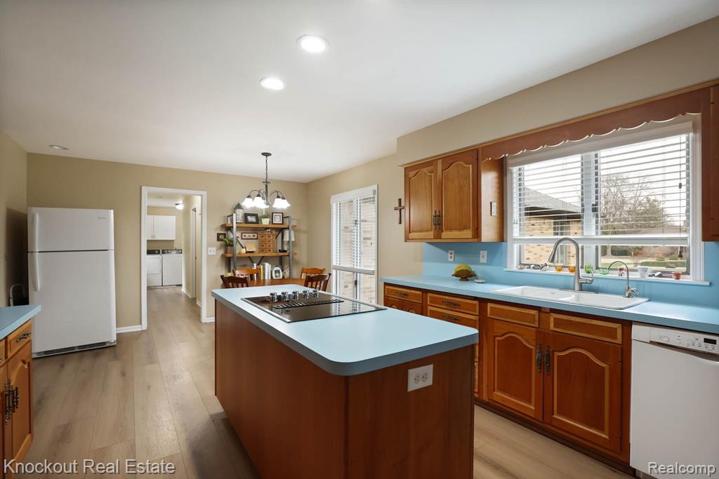 9350 OAKMONT Drive, Grand Blanc, MI 48439 — Photo 21