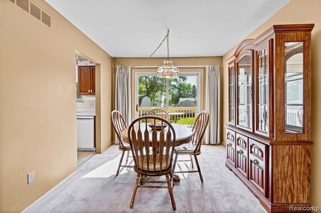 6059 Stockbridge Commons Trail, Grand Blanc, MI 48439 — Photo 8