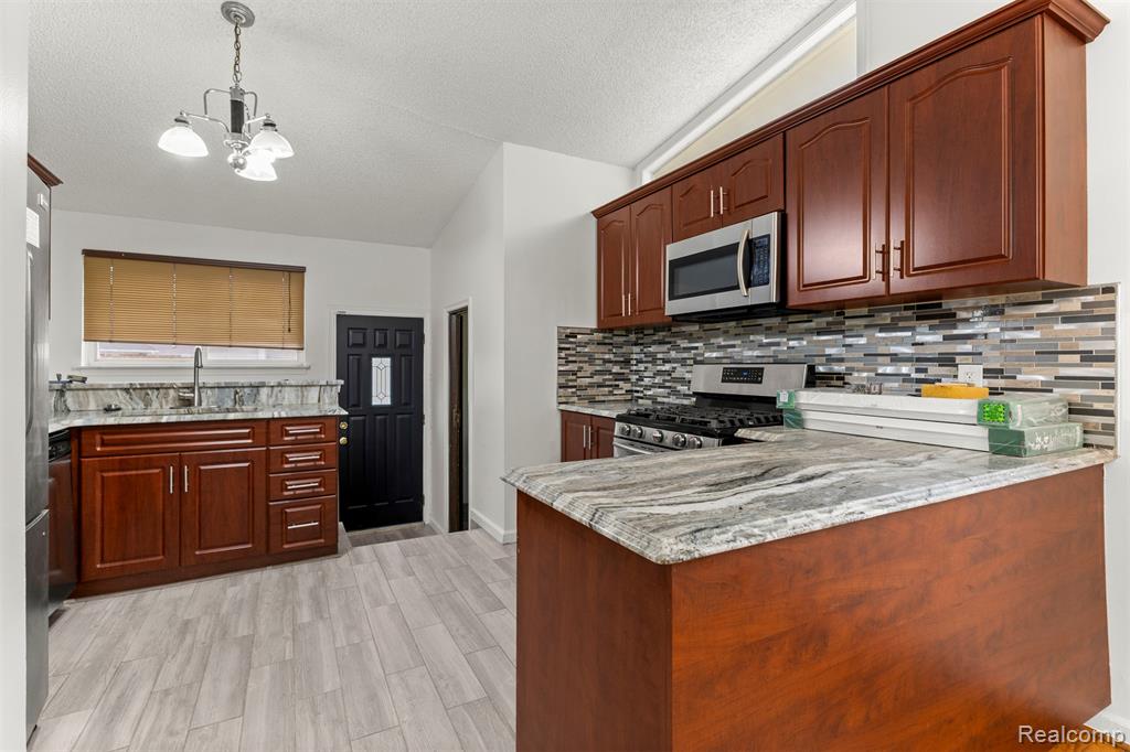 7423 Amboy Street, Dearborn Heights, MI 48127 — Photo 14