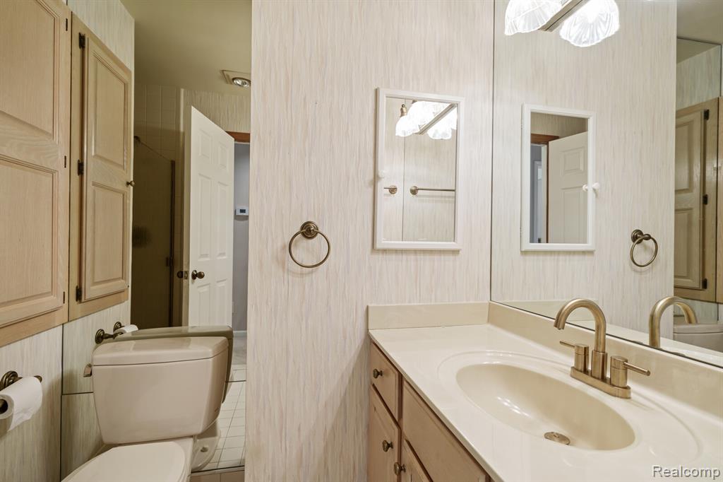 37622 Russett Drive, Farmington Hills, MI 48331 — Photo 18