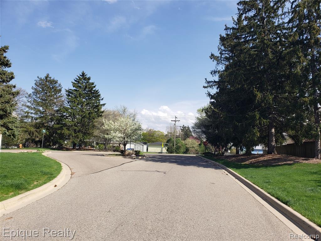 4977 OAK HILL Drive, Waterford, MI 48329 — Photo 36