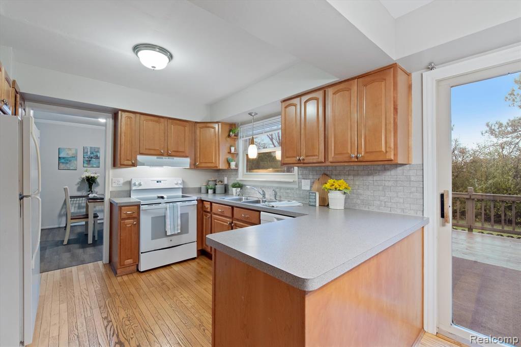 7730 CHARRINGTON Drive, Canton, MI 48187 — Photo 15