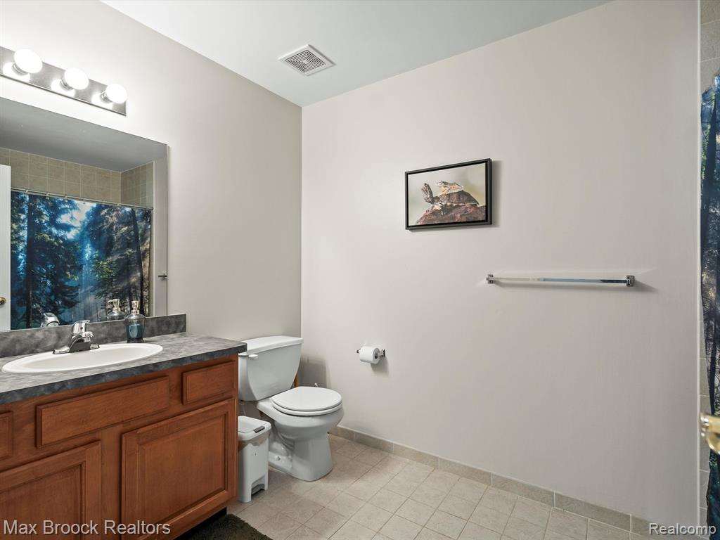 1844 FLAGSTONE Circle, Rochester, MI 48307 — Photo 15