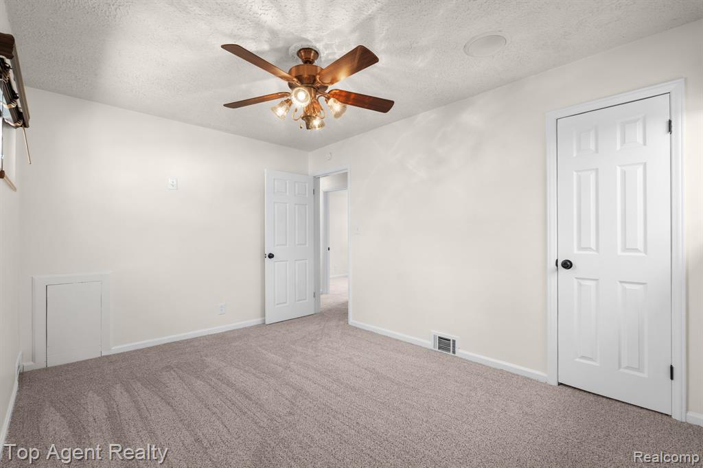 18027 Curtain Avenue, Eastpointe, MI 48021 — Photo 20