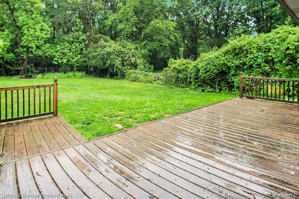 6408 E Court Street S, Burton, MI 48509 — Photo 21