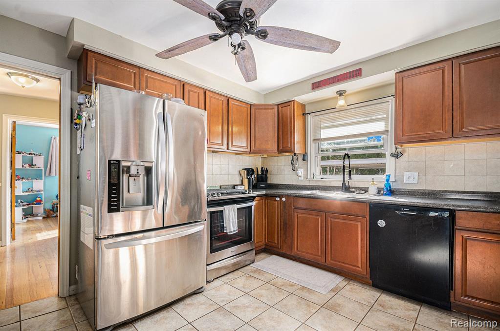 8725 LOCHDALE Street, Dearborn Heights, MI 48127 — Photo 12