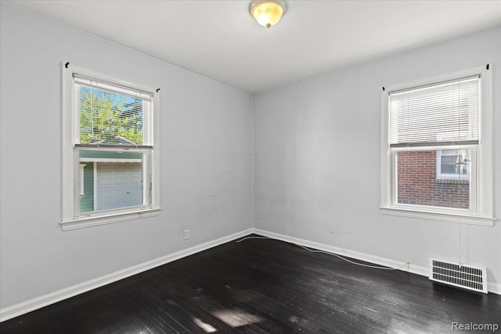 630 W Troy Street, Fenton, MI 48220 — Photo 14