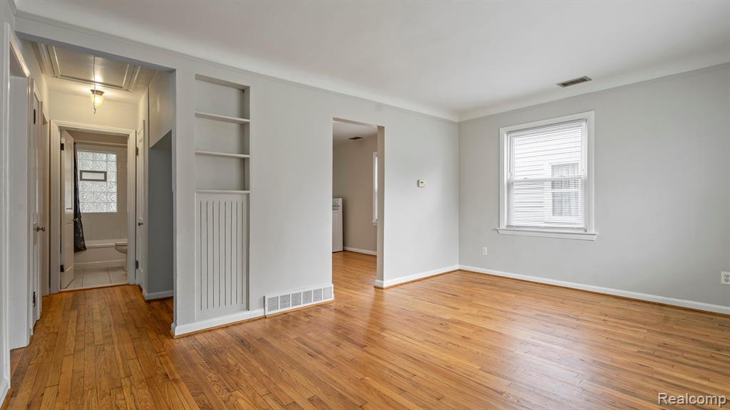 421 W MOREHOUSE Avenue, Hazel Park, MI 48030 — Photo 4