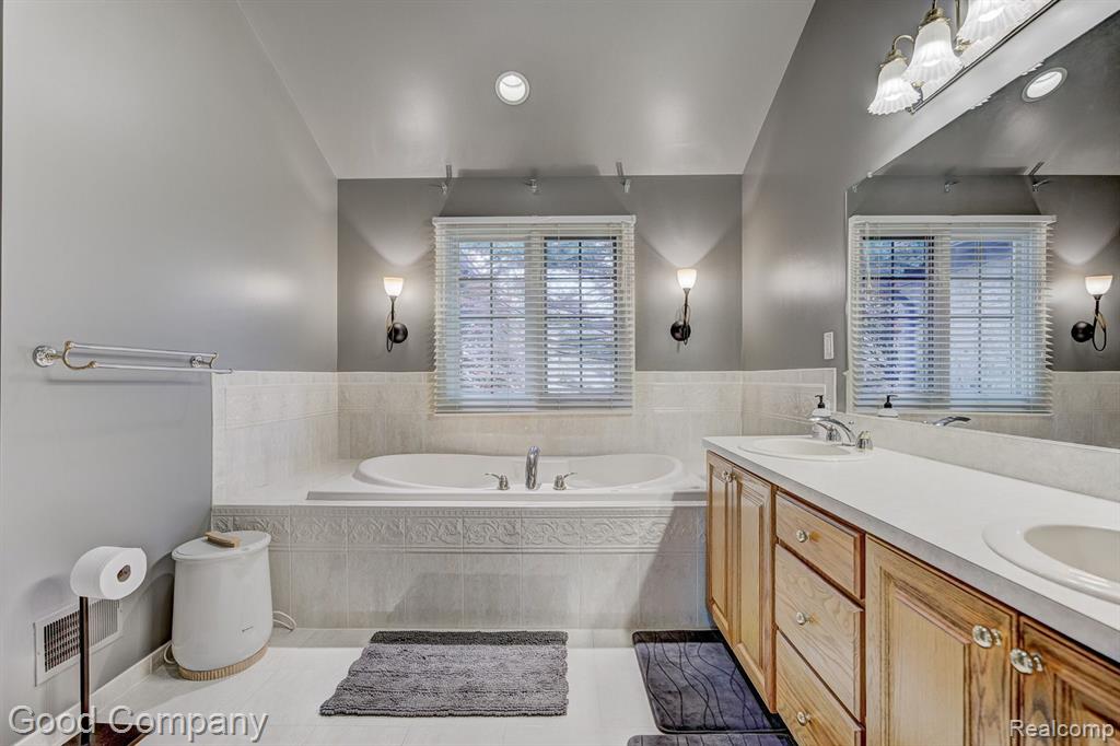 55195 WHITNEY Drive, Shelby Twp, MI 48315 — Photo 35