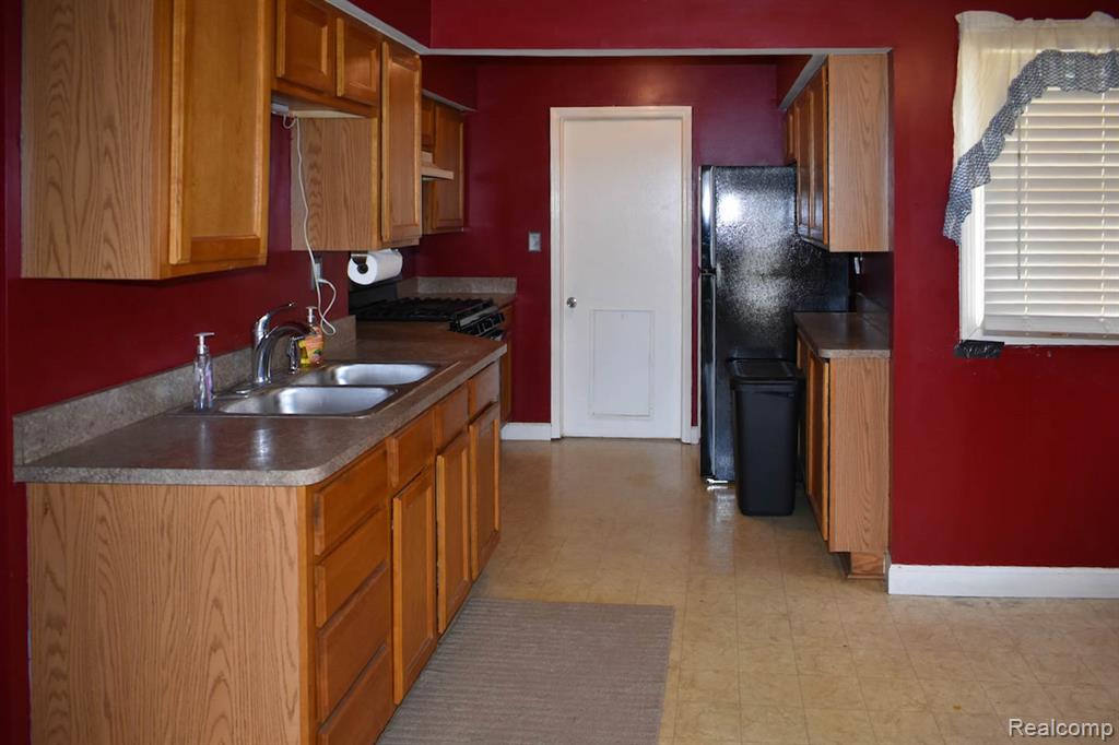 26103 Palmer Boulevard, Madison Heights, MI 48071 — Photo 12