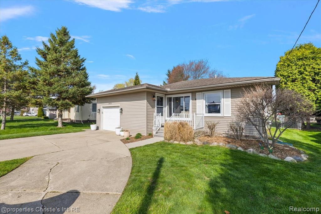 39173 Lakeshore Drive, Harrison Township, MI — Photo 2