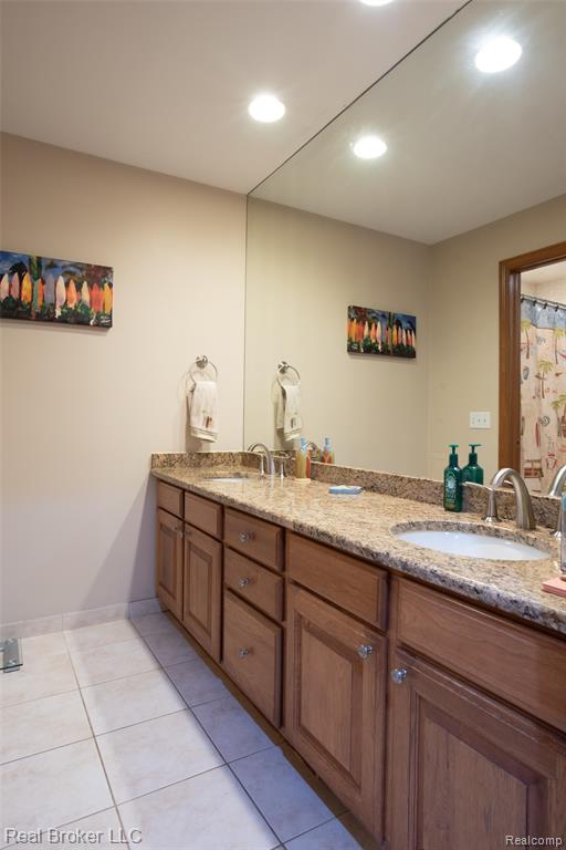 816 Seager Street, Commerce Twp, MI 48390 — Photo 18