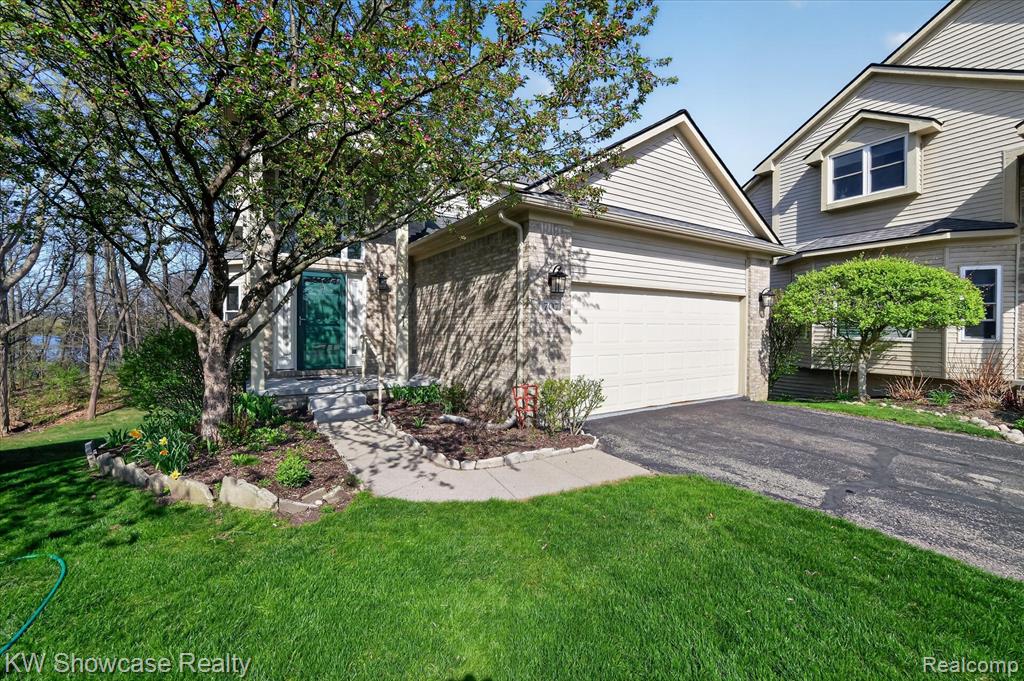707 Pointe Court, Milford, MI 48381 — Photo 2