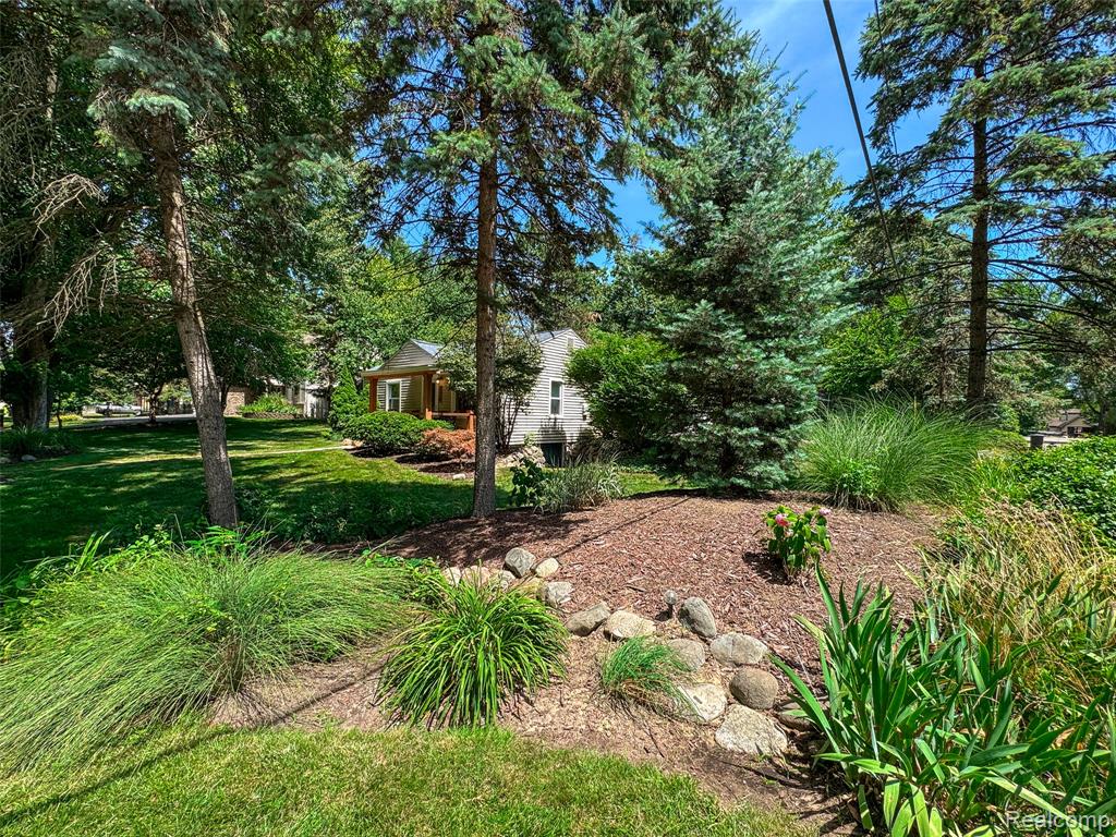 4379 Cedar Avenue, West Bloomfield, MI 48323 — Photo 29
