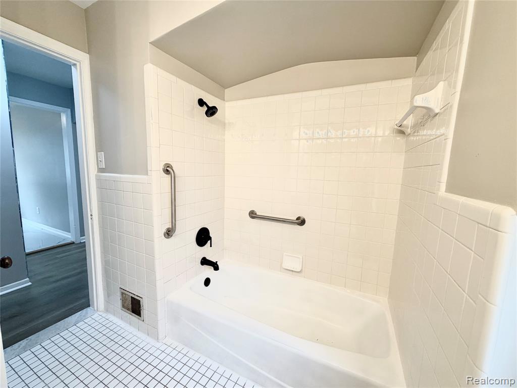 18235 Tracey Street, Detroit, MI 48235 — Photo 21