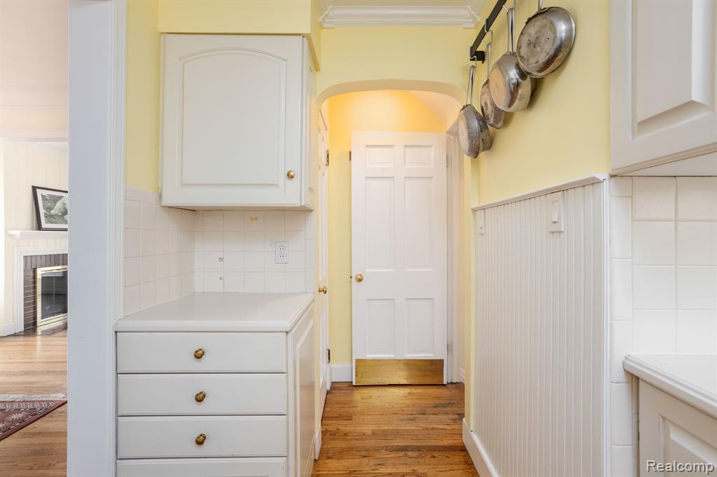 4 DUXBURY Lane, Dearborn, MI 48120 — Photo 13
