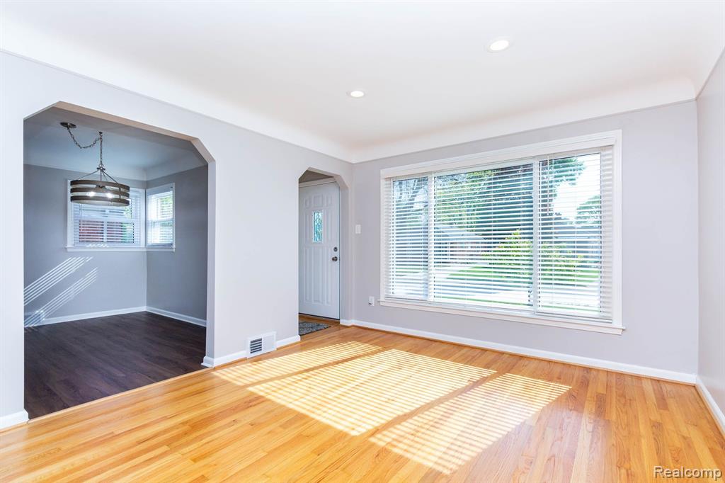 9648 STERLING Avenue, Allen Park, MI 48101 — Photo 6